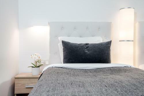 Hig- Modern Apartment Stunning Views, Next To Beach