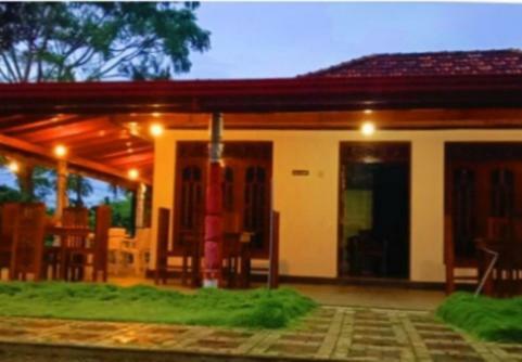 Bed & Breakfast Hiri Moon Villa