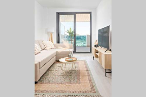 Hugo Modern Apartment Best Facilities
