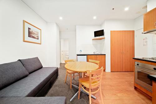 Aparthotel All Suites Perth - By 8hotels
