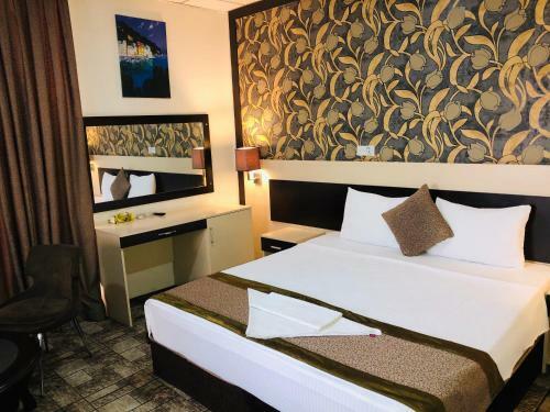 Shapol Hotel