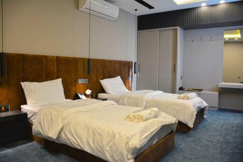 Dragon Hotel