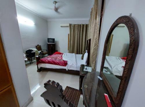 Hotel Orash Lodge