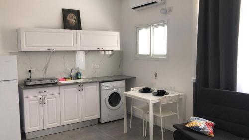 Isramax Low-cost Apartment Near The Sea.