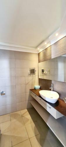 Go To Apartments In Leonardo