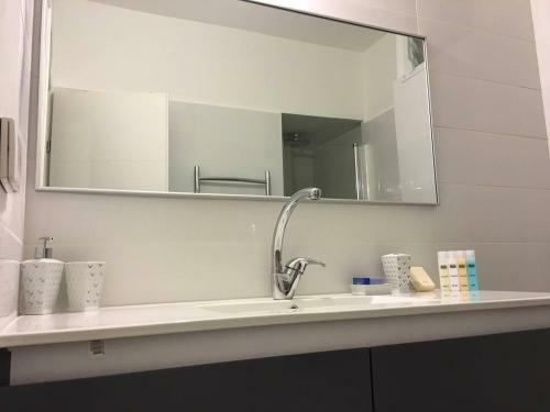 Apartamento Modern & Luxury Apt Steps To The Beach In Bat Yam