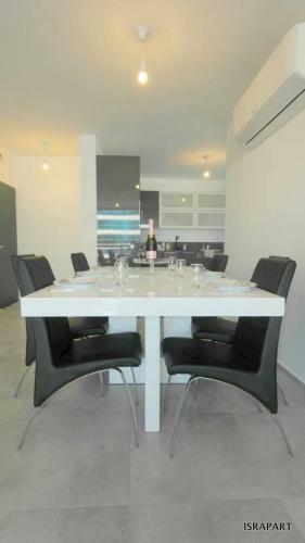 Apartamento Modern & Luxury Apt Steps To The Beach In Bat Yam