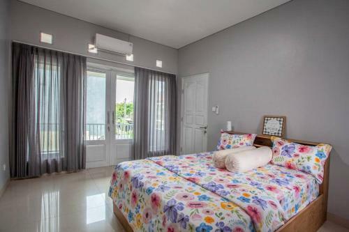 Villa Bsd City By Reqhome