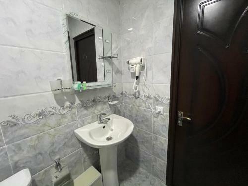 Ipak Hotel