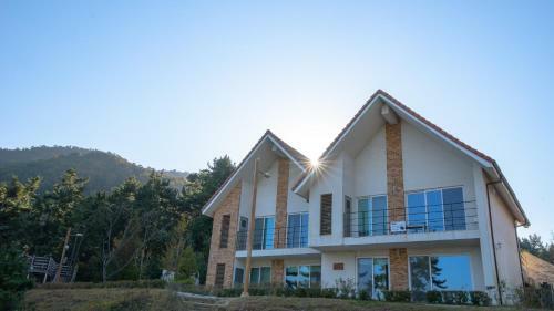 The Viewpoint House