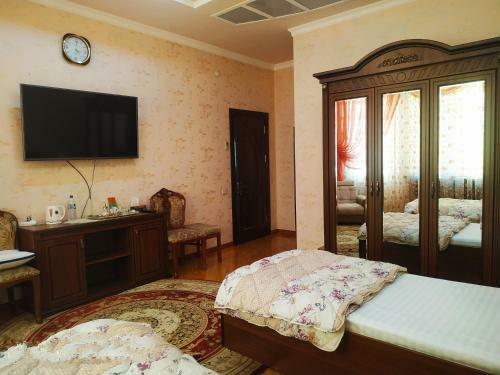 Hostal Happy House Hotel