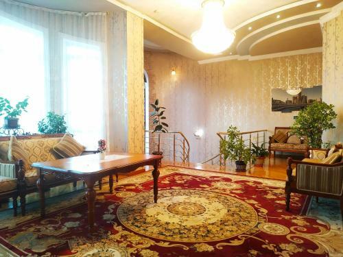 Hostal Happy House Hotel