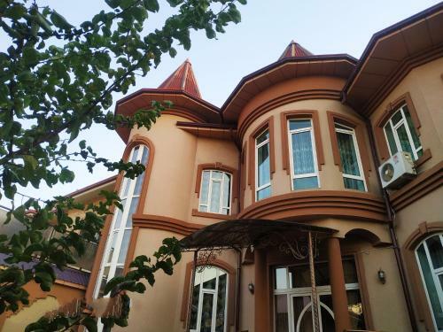 Hostal Happy House Hotel