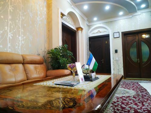 Hostal Happy House Hotel