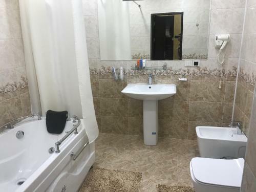 Hostal Happy House Hotel