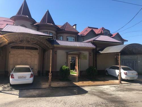 Hostal Happy House Hotel