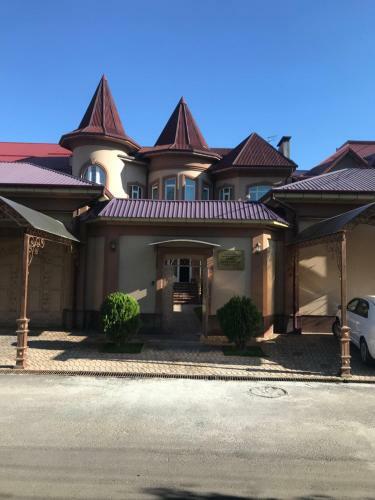 Hostal Happy House Hotel