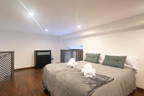 Apartamentos Deluxe Palacio de Los Jer�nimos Free Parking