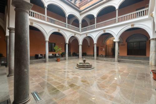 Apartamentos Deluxe Palacio de Los Jer�nimos Free Parking