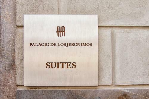 Apartamentos Deluxe Palacio de Los Jer�nimos Free Parking