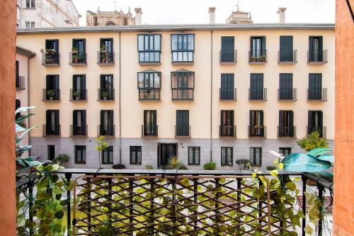 Apartamentos Deluxe Palacio de Los Jer�nimos Free Parking