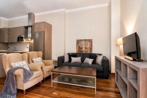 Apartamentos Deluxe Palacio de Los Jer�nimos Free Parking