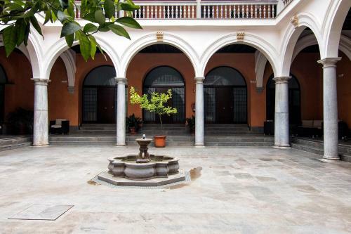 Apartamentos Deluxe Palacio de Los Jer�nimos Free Parking