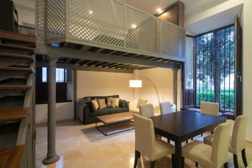Apartamentos Deluxe Palacio de Los Jer�nimos Free Parking