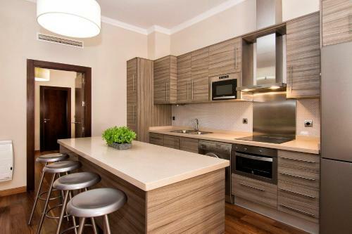 Apartamentos Deluxe Palacio de Los Jer�nimos Free Parking