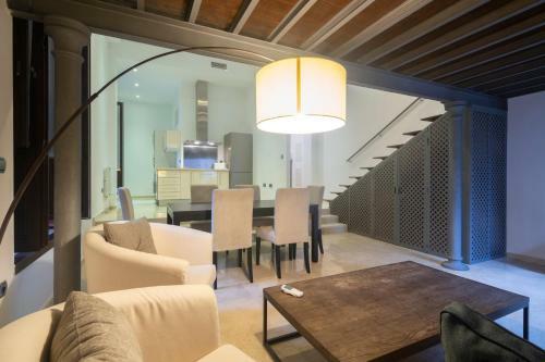 Apartamentos Deluxe Palacio de Los Jer�nimos Free Parking