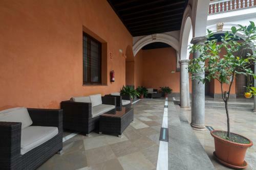 Apartamentos Deluxe Palacio de Los Jer�nimos Free Parking