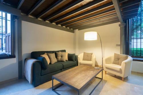 Apartamentos Deluxe Palacio de Los Jer�nimos Free Parking