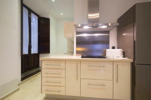 Apartamentos Deluxe Palacio de Los Jer�nimos Free Parking