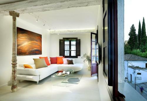 Art Chapiz Apartments