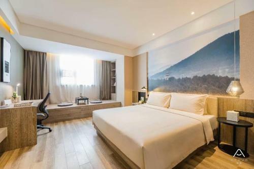 Atour Light Hotel (Chengdu Chunxi Road Netease Music)