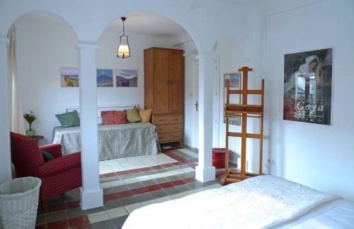 La Casa De Los Pintores, Junto Al Centro De Granada