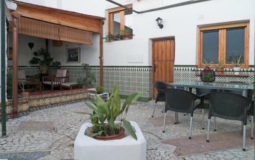 La Casa De Los Pintores, Junto Al Centro De Granada