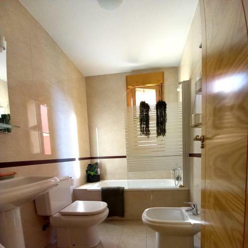Apartamento Duplex Real de Cartuja,apartments And Parking