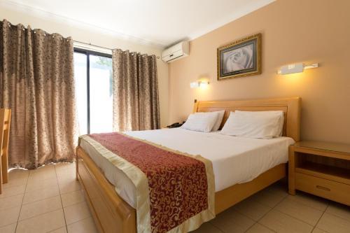 Novena Palms Motel