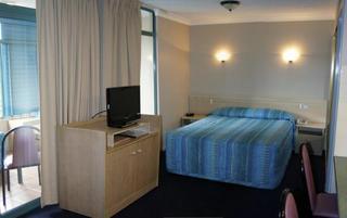 Aaa Airport Albion Manor Apartments And Motel