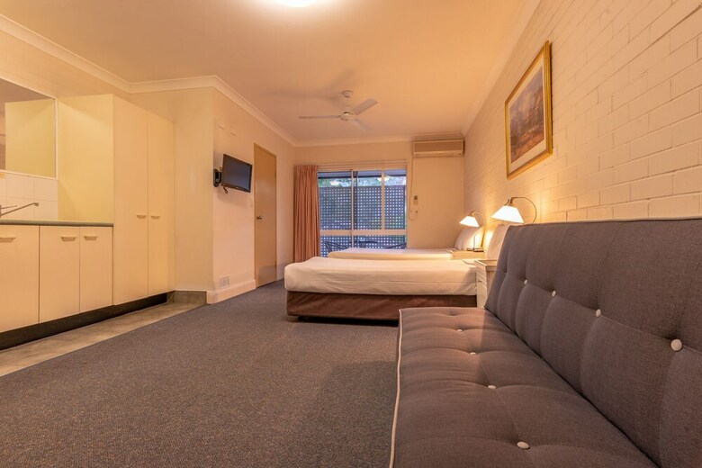 Benson Court Motel