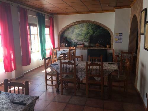 Hostal Pensi�n Restaurante El Cruce De Hornos