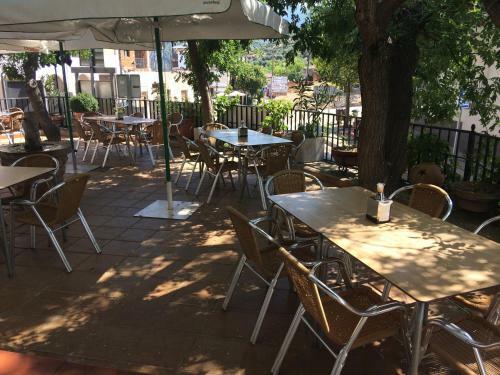 Hostal Pensi�n Restaurante El Cruce De Hornos