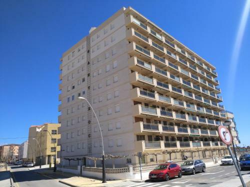 Apartamento Con Terraza, Vistas Playa Y Monta�a