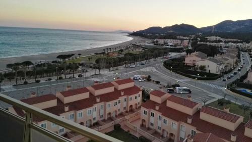Apartamento Con Terraza, Vistas Playa Y Monta�a