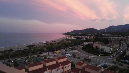 Apartamento Con Terraza, Vistas Playa Y Monta�a