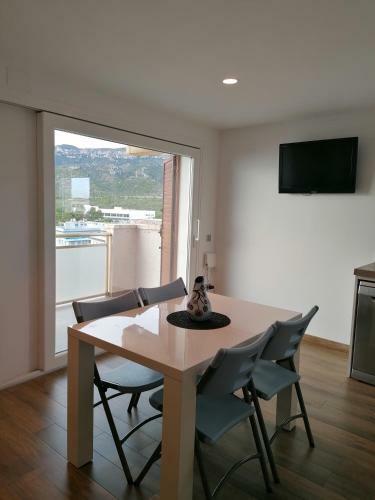 Apartamento Con Terraza, Vistas Playa Y Monta�a