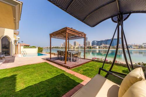 Charming 6br Villa With Private Pool On Palm Jumeirah