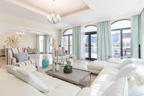 Charming 6br Villa With Private Pool On Palm Jumeirah