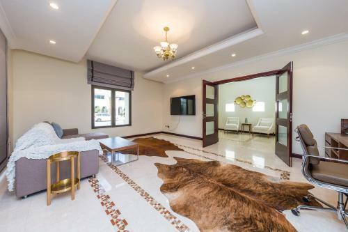 Charming 6br Villa With Private Pool On Palm Jumeirah